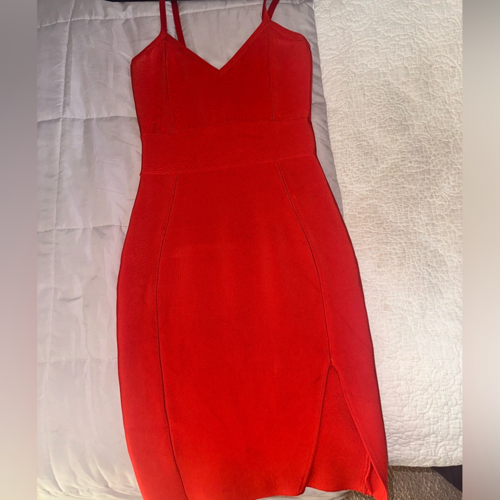 Red bandage dress with mini slit.